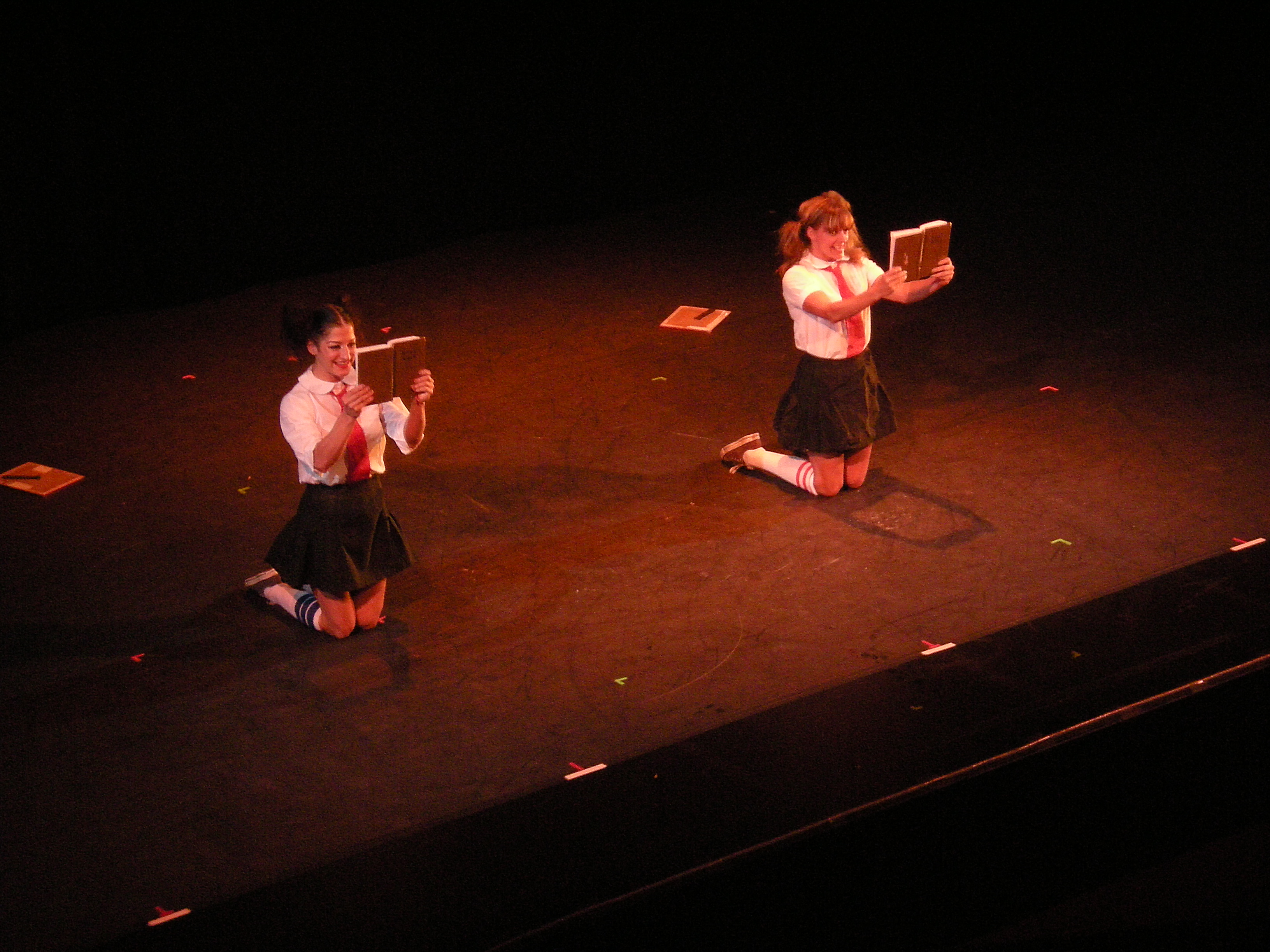 Wau Wau Sisters 01